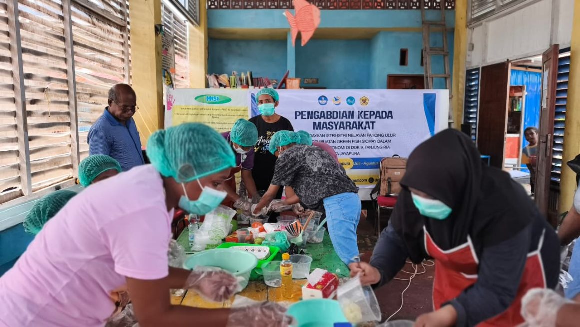 foto halaman depan berita pengabdian tanjung ria Dosen FMIPA UNCEN Berdayakan Istri Nelayan melalui Pelatihan Pembuatan Green Fish Siomay di Dok 9 Tanjung Ria